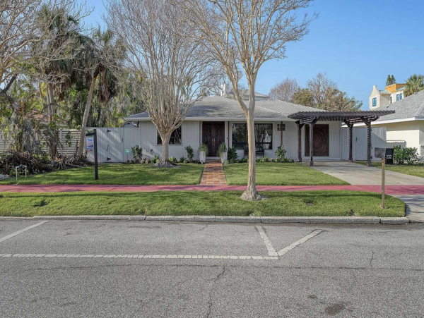 Lido Key Three Bedroom Vacation Home With Pool Walk To Beach